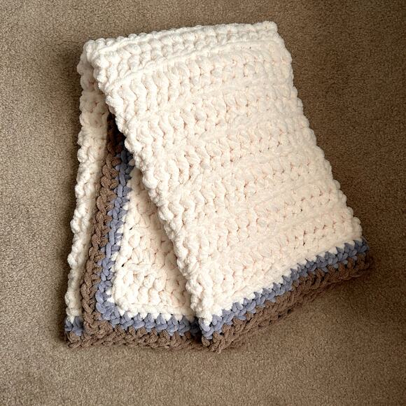 Baby Boy Handmade Neutral Minimalist Cottage Babyshower Chuncky Blanket - Picture 3 of 13